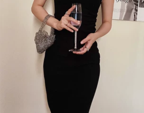 黑色钻石闪闪修身性感吊带连衣裙女露背轻奢高...