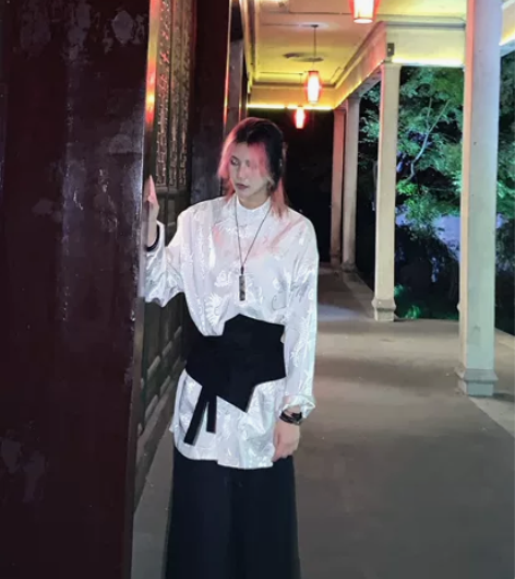 穿搭博主闲置出 一套标价出包邮 （标题党不...