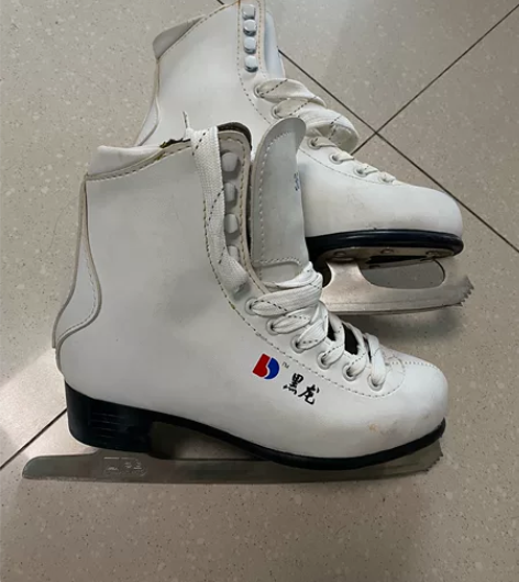 黑龙花样滑冰??冰刀鞋，9成新80元包邮，...