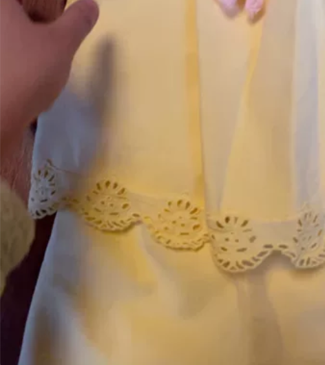 Chloe的浅黄色双层针织棉的连体裤2y码...