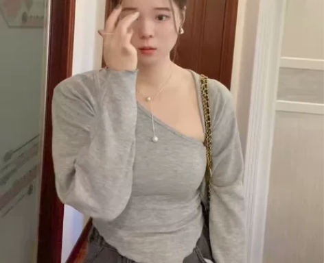 全新！韩国代购 灰色破洞牛仔裤 上身超好看...