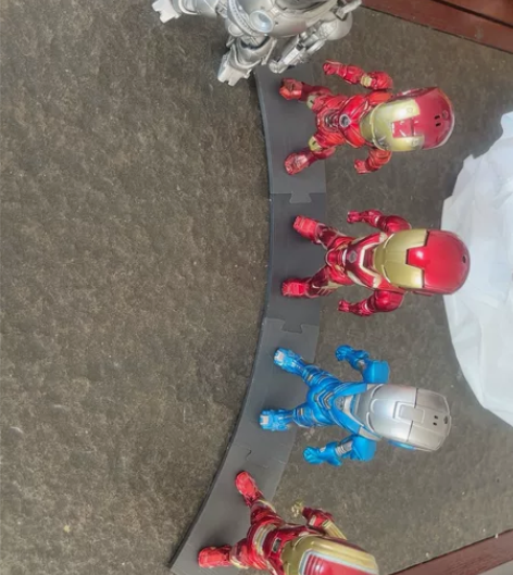 钢铁侠手办 拆封没摆几天，胳膊腿和头部都是...