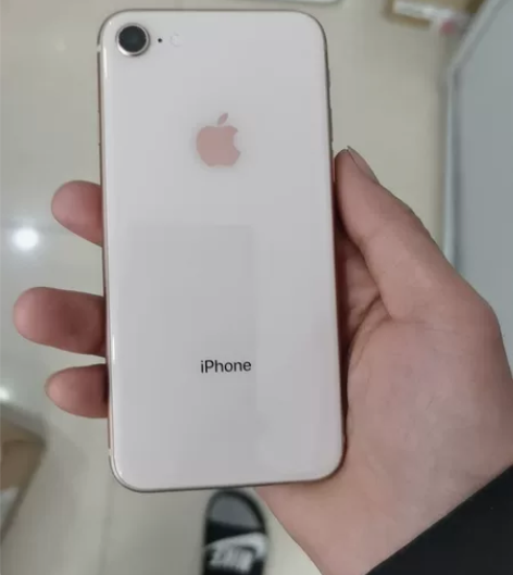 iPhone 8 国行64G 成色美丽,外...