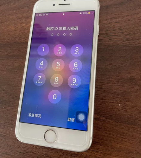 苹果8手机，64G，自己手机，没磕碰 感兴...