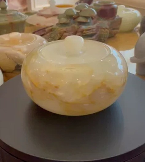 天然进口玉石烟灰缸，可以当茶馆、糖罐、烟灰...
