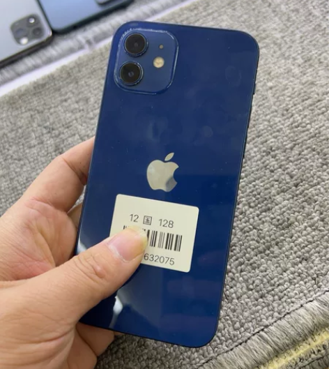 苹果12国行128g纯原装 侧面有点小磕碰...