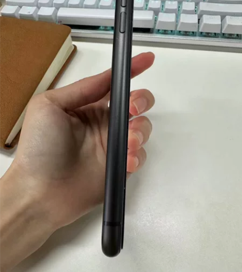 女生自用苹果11 20年买的 128g 黑...