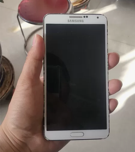 三星note3，型号:n9006，边框有磨...