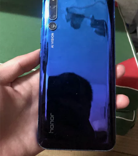 荣耀Majic2，8128，边框有些许磕碰...