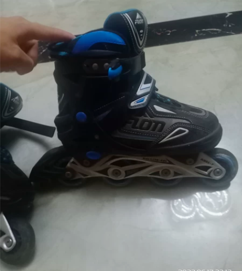 溜冰鞋成人直排轮男女花式单排专业旱冰成年平...