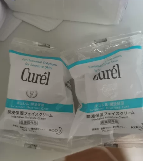 珂润面霜 4g装  买正装送的  两个15...