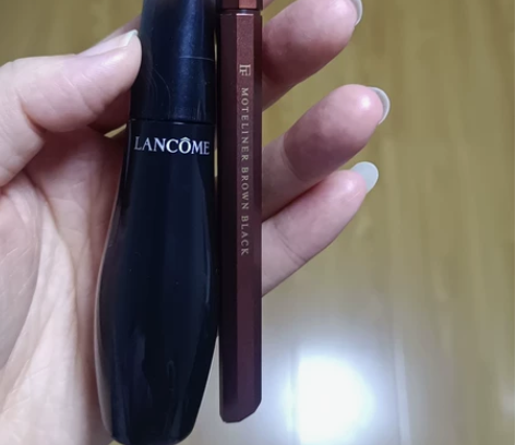 眼线液笔啥牌子忘记了，黑棕色，兰蔻睫毛膏已...
