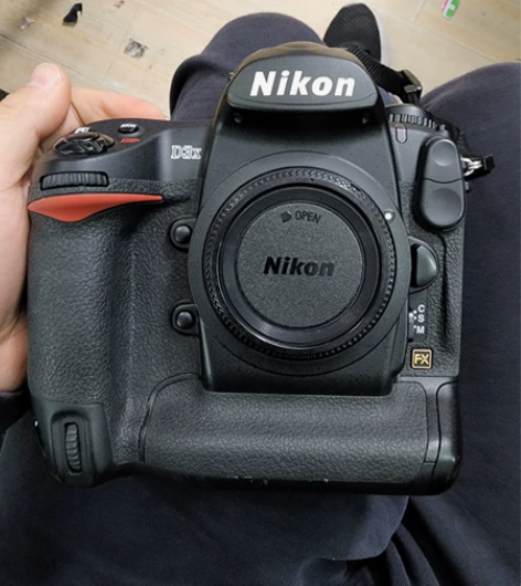 尼康D3X  买来玩过几次  转给需要的人...