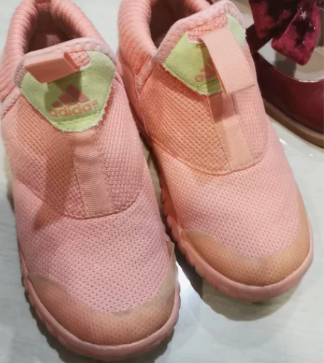 阿迪达斯运动鞋  红色小皮鞋  白色小皮鞋...