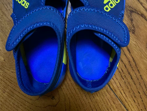 阿迪童鞋,150cm 感兴趣的话点“我想要...