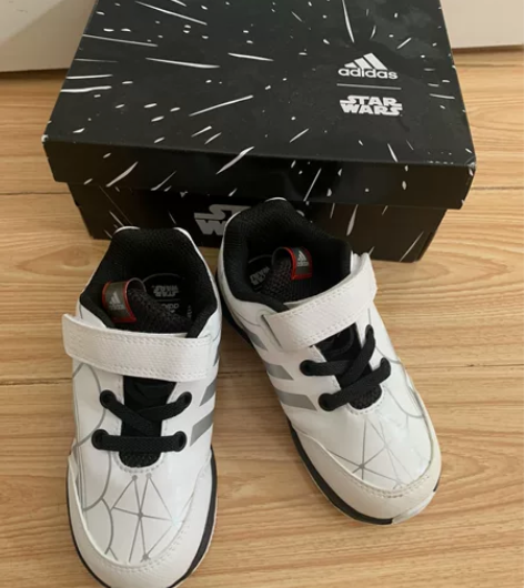 全新阿迪童鞋  7k 放在柜子里遗忘了 发...