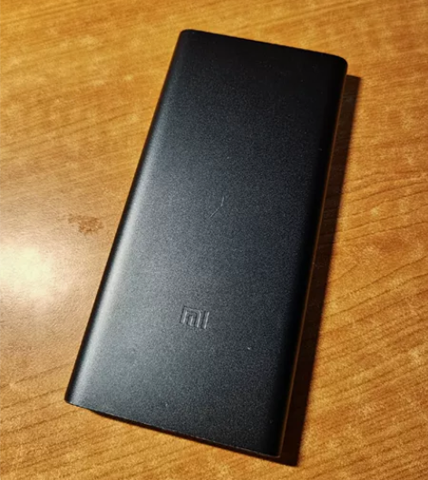 小米充电宝 10000毫安 很漂亮的藏青色...