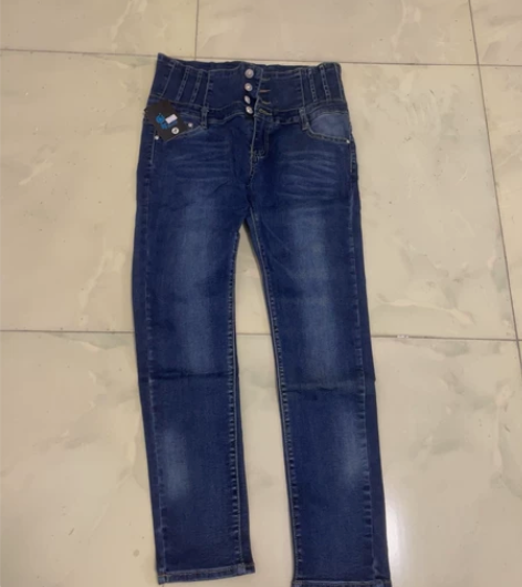 牛仔裤全新带吊牌。高品质 感兴趣的话点“我...