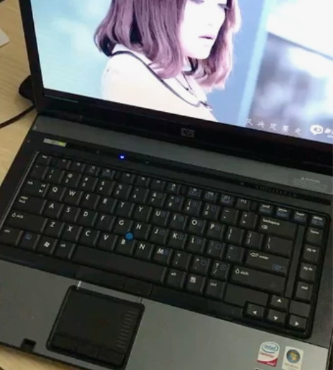 15.4寸独显惠普笔记本电脑 玩英雄联盟，...