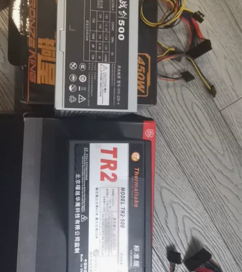 两个淘汰下来的点不亮主机的电源，盒子是另外...