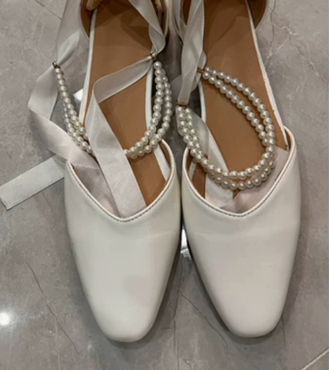 白色绑带珍珠单鞋 感兴趣的话点“我想要”和...