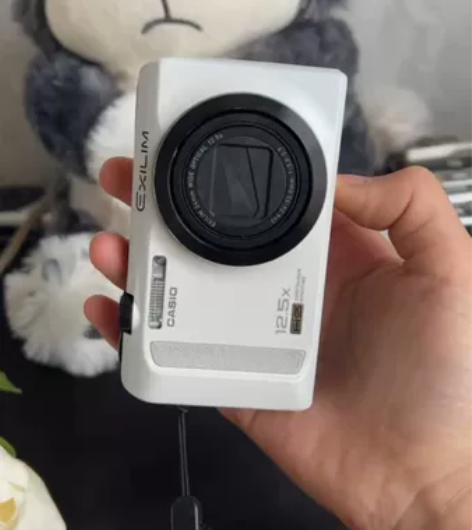卡西欧zr200奶白色，1600万像素，1...
