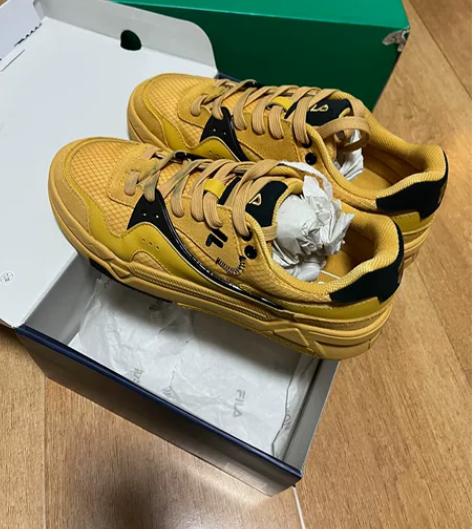 内购了几双鞋朋友没看好，鞋带处有些脏了，如...