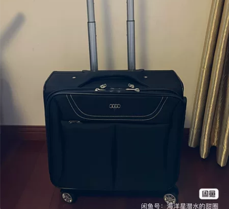 奥迪拉杆箱 自提100 快递130 全新未...