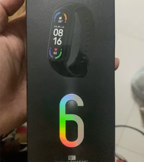 出一个全新小米手环6，公司活动送的，收到后...