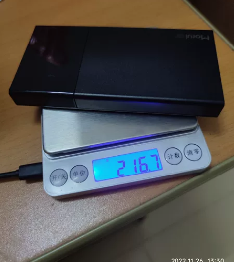 很轻薄的充电宝，现在网上很少这种充电宝了，...