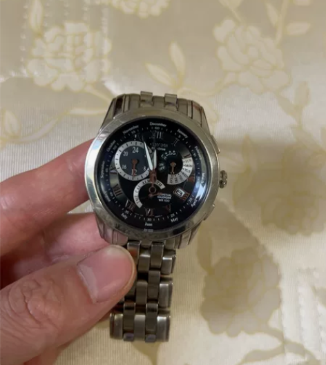 西铁城E870光动能万年历手表。没怎么戴过...