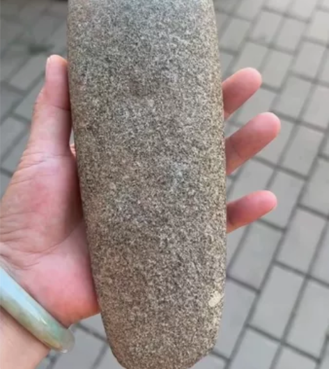所见最大，石器时代石斧，如图 感兴趣的话点...