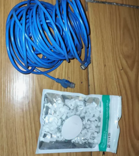 网线，忘了10米还是20米，给钱就卖，送钉...