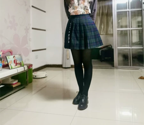 红袖学生裙，适合2尺1左右腰围，腰部后半部...