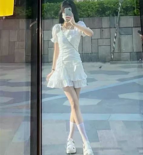 泡泡袖法式方领抽绳白色连衣裙女 就穿过一次...