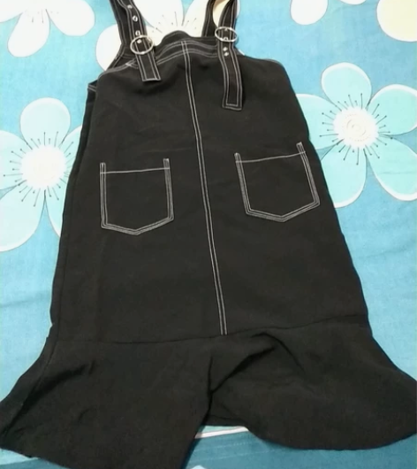 女款背带休闲荷叶裙(全新) 尺码:90－1...