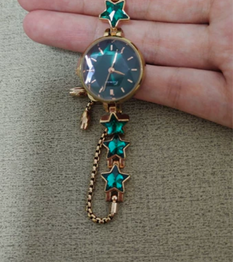 手链手表，慌万达买的，使用正常，闲置出，不...