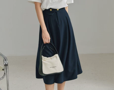 范思蓝恩金属装饰扣伞裙2022春季新款设计...