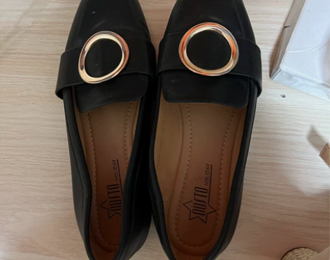 大东女鞋 单鞋皮鞋 有两双一起出了 现在都...