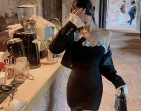 热狗很辣黑色连衣裙女秋冬气质性感内搭抹胸裙...