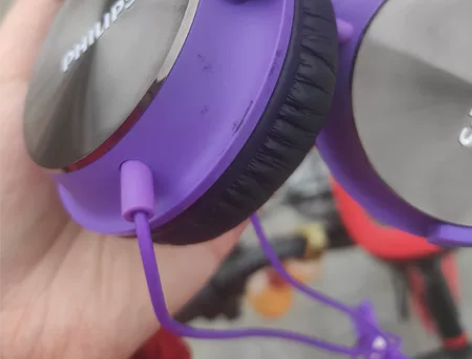 出99新飞利浦头戴式耳机，就戴了几天，音质...