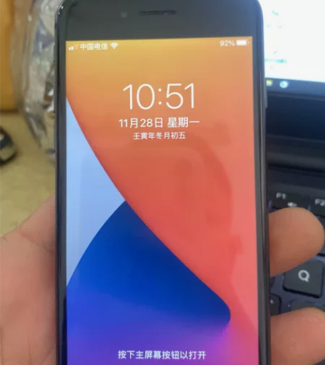 备用小8慢出,刚换的原装电池,贴的痛贴使用...