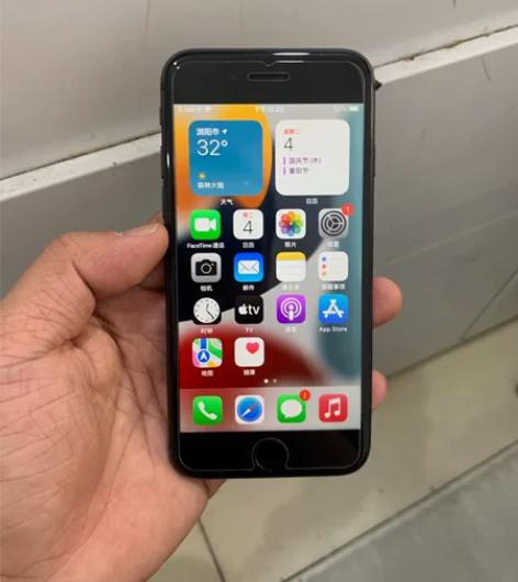 苹果8  64G 美版无锁 换了电池容量百...