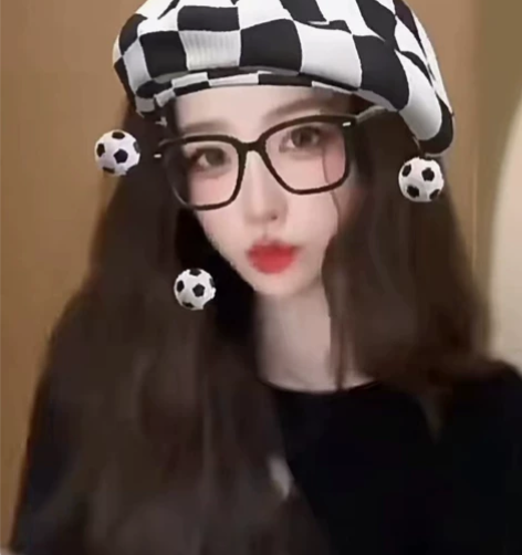 【厂家促销~人手一顶】明星同款世界杯足球贝...