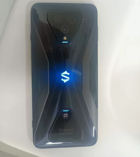 黑鲨3s，12+256，功能正常使用，成色...