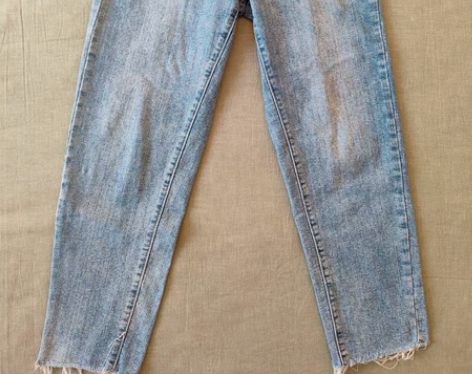 高腰萝卜裤牛仔裤 裤子好像是在淘宝店买的，...