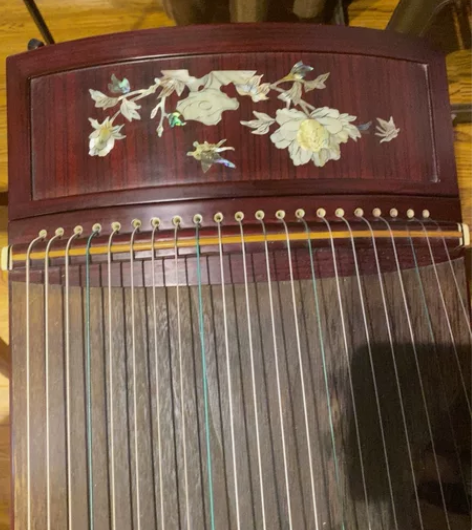 9成新仙声古筝，要的拿走，初学当练习筝可用...