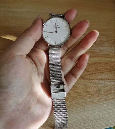 DW手表，95新，京东正品购入 感兴趣的话...