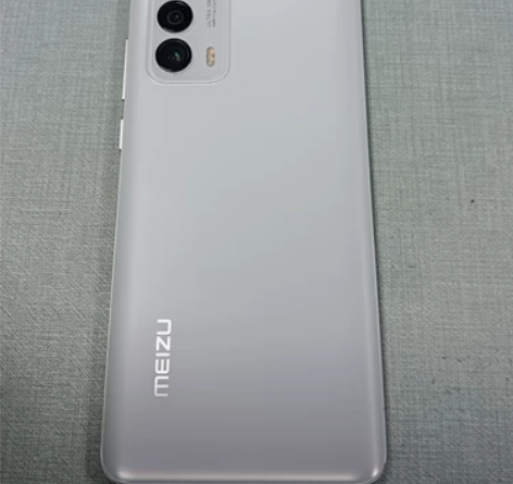 魅族18 踏雪白8+256，照片是贴了膜的...