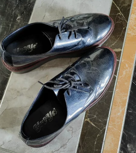 增高底，女款单鞋，上脚非常舒服，面料非常好...